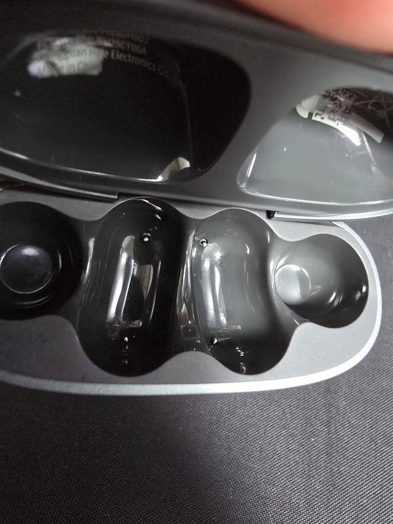 단자부분이 멀쩡히 잘나와있는데 이어폰을 넣어도 led가 반응을안한다